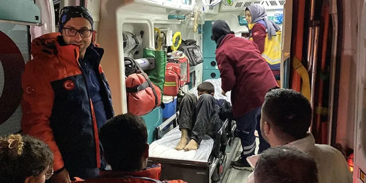 Bursa’da kapalı otoparkta yanan otomobil paniğe neden oldu