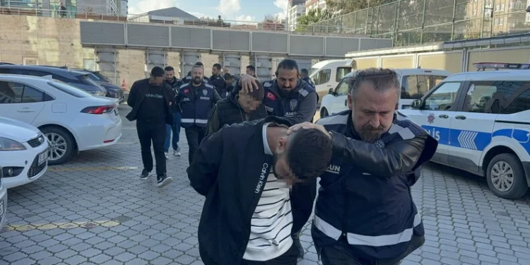 Samsun’da 2 kişinin yaralandığı silahlı saldırıyla ilgili 7 kişi adliyeye sevk edildi