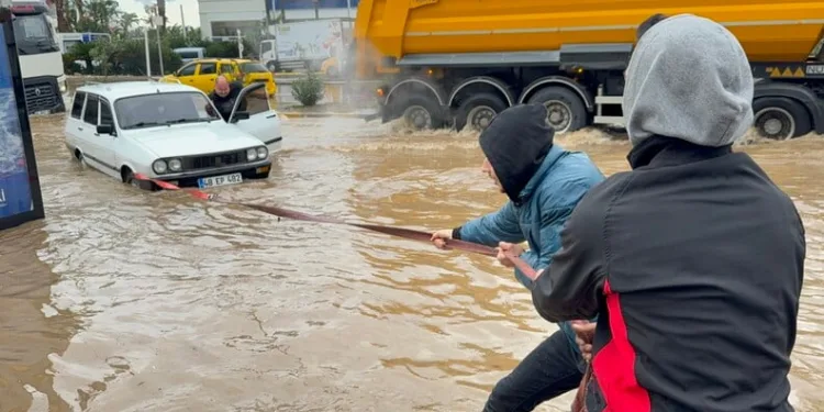 18 kişinin yaralandığı kaza güvenlik kamerasında