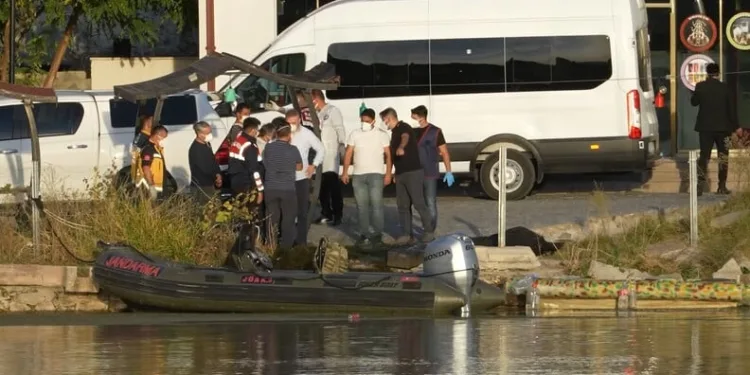 92 kilo bonzai hammaddesi taşıyan 2 şüpheli gözaltına alındı