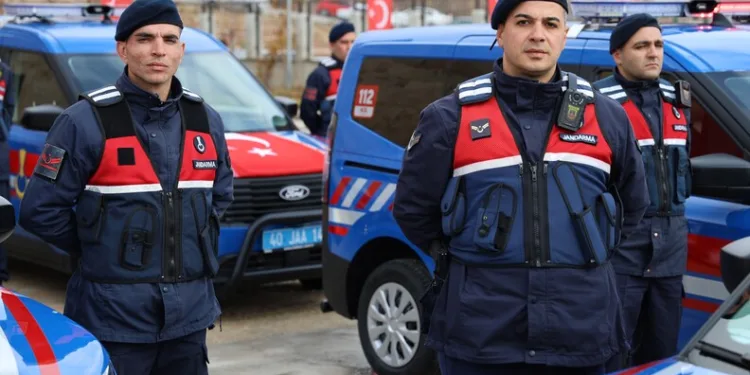 92 kilo bonzai hammaddesi taşıyan 2 şüpheli gözaltına alındı