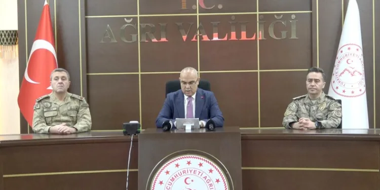92 kilo bonzai hammaddesi taşıyan 2 şüpheli gözaltına alındı