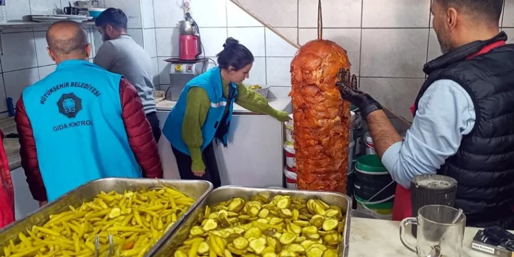 Arnavutköy’de film sahnelerini aratmayan gasp: Kaçan şüpheli “Ayağına sıkarım” diye tehdit etti