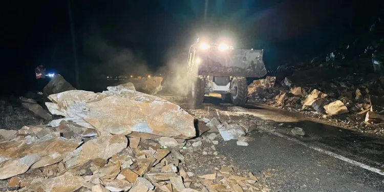 Arnavutköy’de ilkokulda korkunç iddia: Hademe okul müdürünü zehirlemeye çalıştığı iddiasıyla tutuklandı