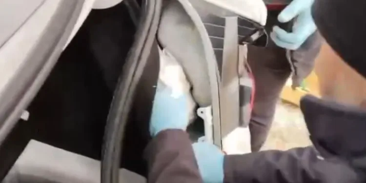 Otomobil aydınlatma direğine çarptı: 1 yaralı