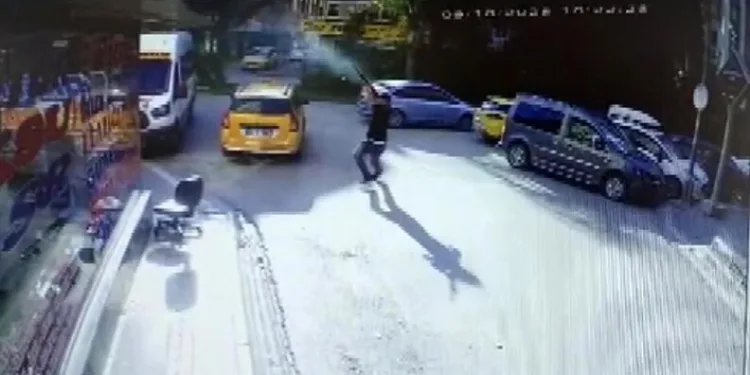 Otomobil aydınlatma direğine çarptı: 1 yaralı