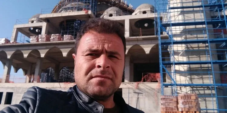 Otomobil aydınlatma direğine çarptı: 1 yaralı