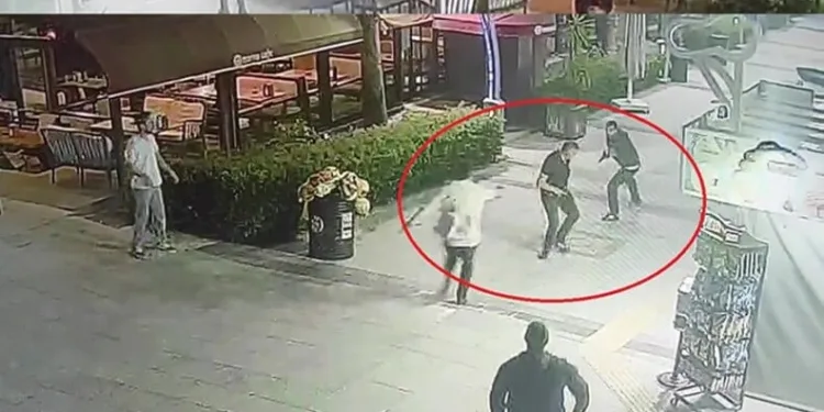 Otomobil aydınlatma direğine çarptı: 1 yaralı
