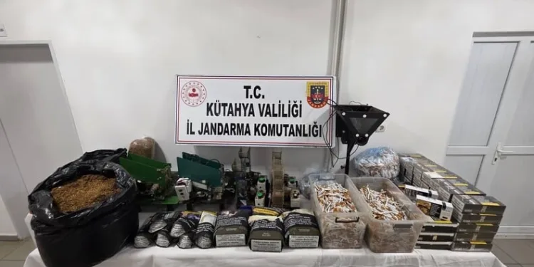 Beton bariyere çarpan otomobil devrilip sürüklendi, kaza anı kamerada