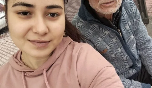 Beton bariyere çarpan otomobil devrilip sürüklendi, kaza anı kamerada