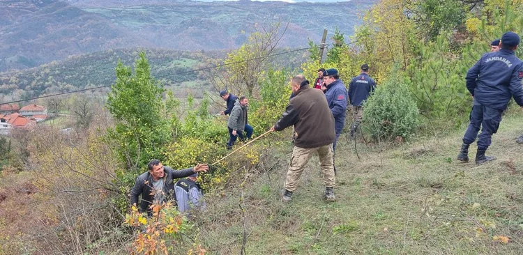 Beton bariyere çarpan otomobil devrilip sürüklendi, kaza anı kamerada