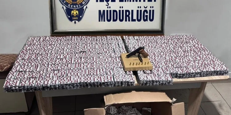Yolcu otobüsü ile traktör çarpıştı: 1 yaralı