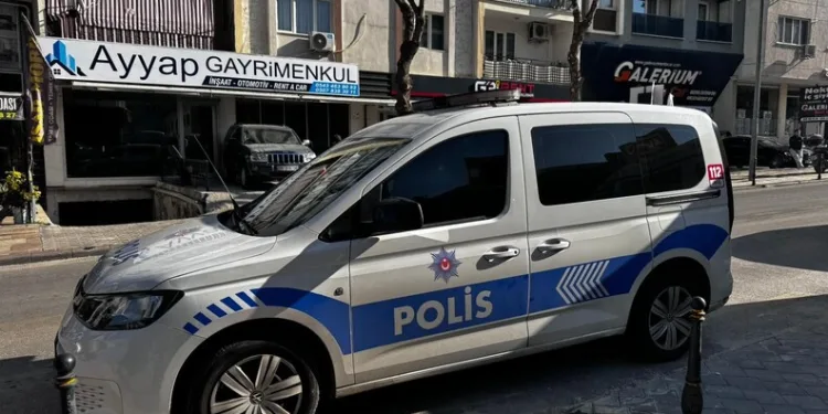 Yolcu otobüsü ile traktör çarpıştı: 1 yaralı