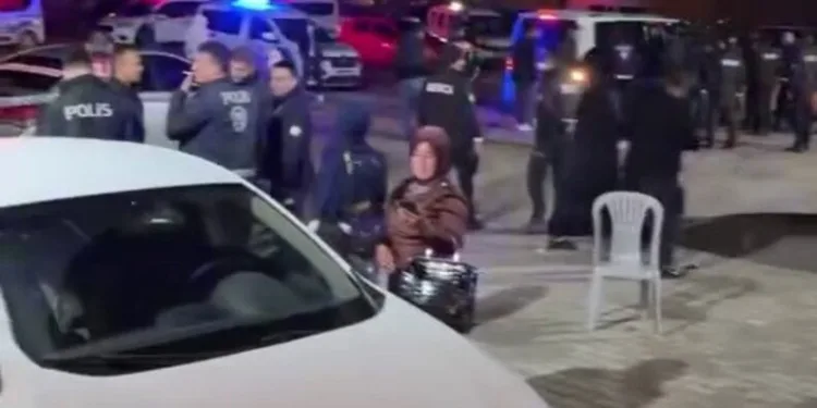 Yolcu otobüsü ile traktör çarpıştı: 1 yaralı