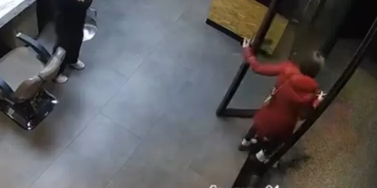 Yolcu otobüsü ile traktör çarpıştı: 1 yaralı