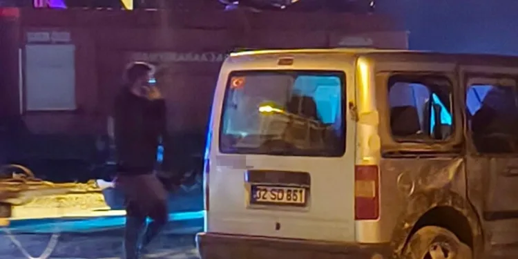 Yolcu otobüsü ile traktör çarpıştı: 1 yaralı