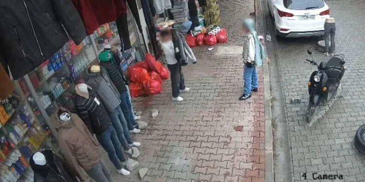 Yolcu otobüsü ile traktör çarpıştı: 1 yaralı