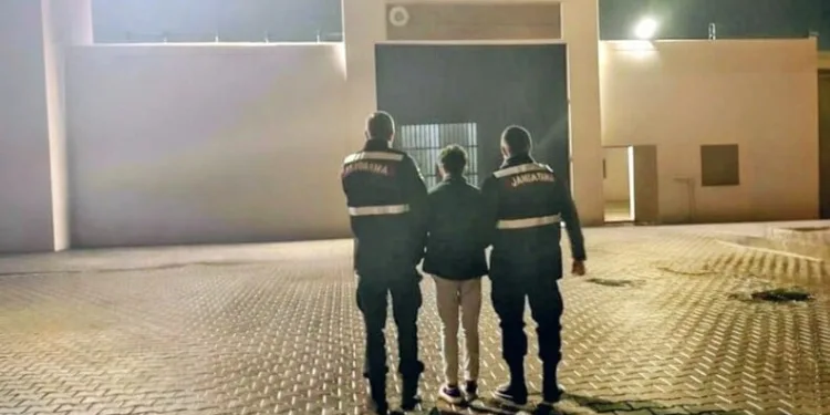 Yolcu otobüsü ile traktör çarpıştı: 1 yaralı