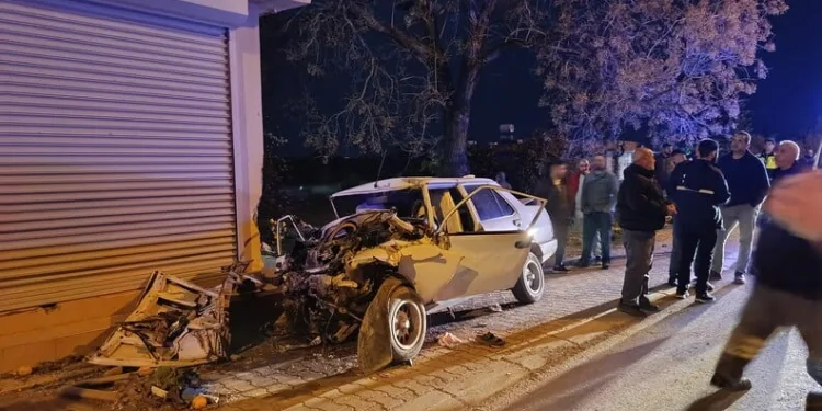 Yolcu otobüsü ile traktör çarpıştı: 1 yaralı