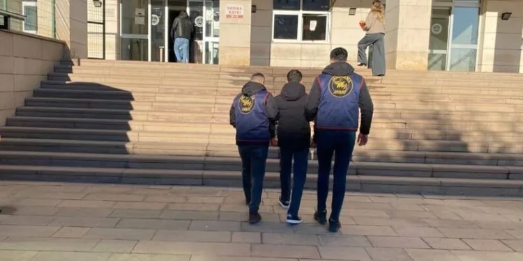 Ataşehir’de dükkan kurşunlayıp o anları kayda alan 2 şüpheli tutuklandı