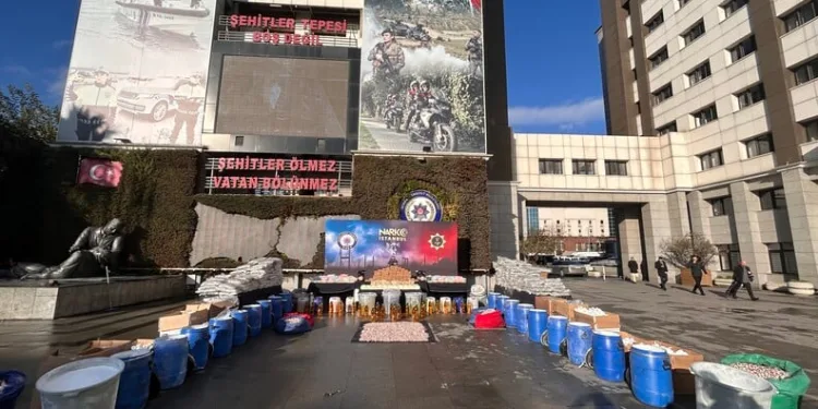 Ataşehir’de dükkan kurşunlayıp o anları kayda alan 2 şüpheli tutuklandı