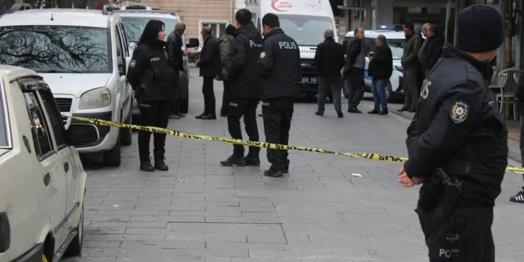 Esenyurt’ta birlikte yaşadığı kadını kafasından vurarak öldüren zanlı hakim karşısına çıktı