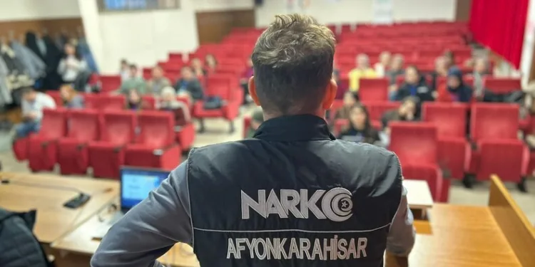 Esenyurt’ta birlikte yaşadığı kadını kafasından vurarak öldüren zanlı hakim karşısına çıktı