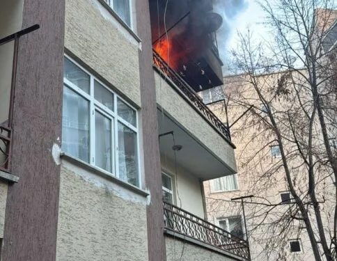 Esenyurt’ta birlikte yaşadığı kadını kafasından vurarak öldüren zanlı hakim karşısına çıktı