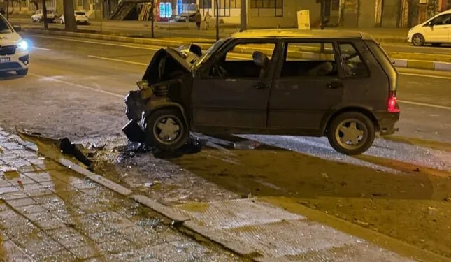 Mardin’de park halindeki araca çarpan otomobil sürücüsü yaralandı