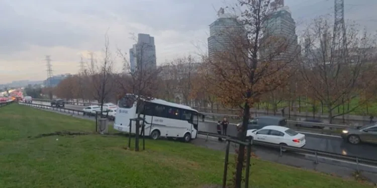 Mardin’de park halindeki araca çarpan otomobil sürücüsü yaralandı
