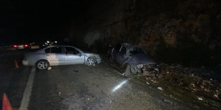 Mardin’de park halindeki araca çarpan otomobil sürücüsü yaralandı