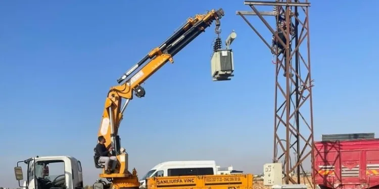 Mardin’de park halindeki araca çarpan otomobil sürücüsü yaralandı