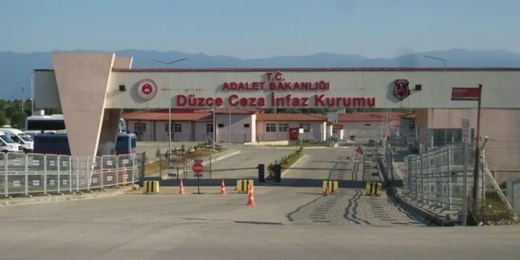 Mardin’de park halindeki araca çarpan otomobil sürücüsü yaralandı
