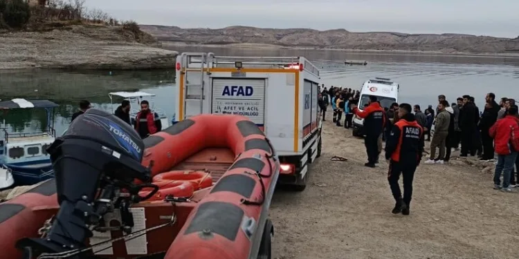 Mardin’de park halindeki araca çarpan otomobil sürücüsü yaralandı