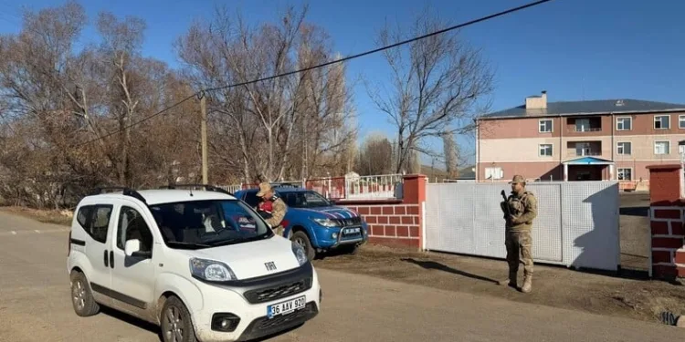 Mardin’de park halindeki araca çarpan otomobil sürücüsü yaralandı