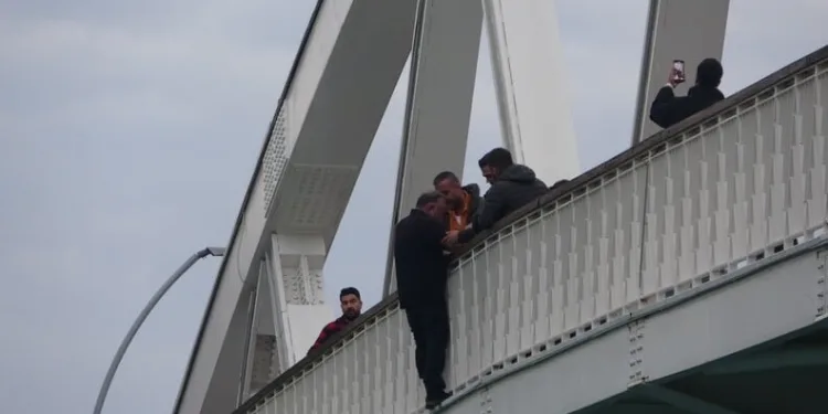 İzmir’de kaçakçılık operasyonu: 3 tutuklama