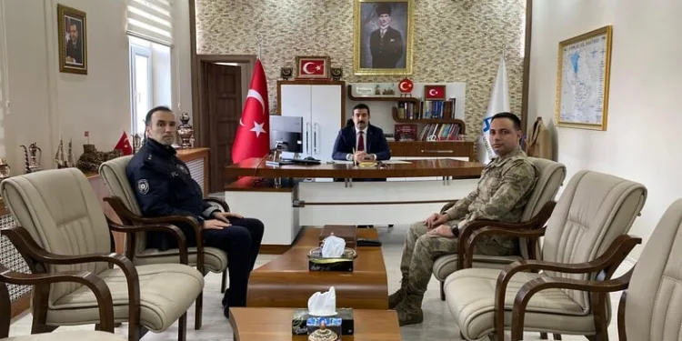 İzmir’de kaçakçılık operasyonu: 3 tutuklama