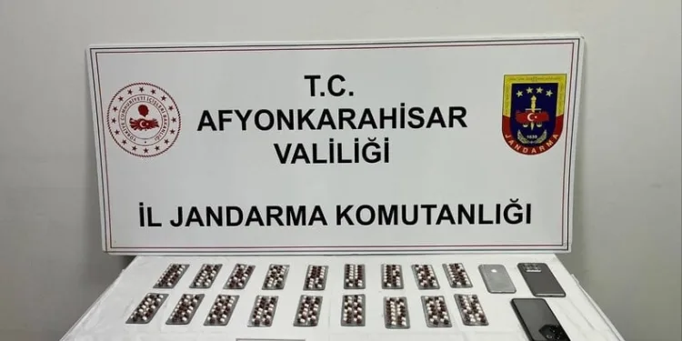 İzmir’de kaçakçılık operasyonu: 3 tutuklama