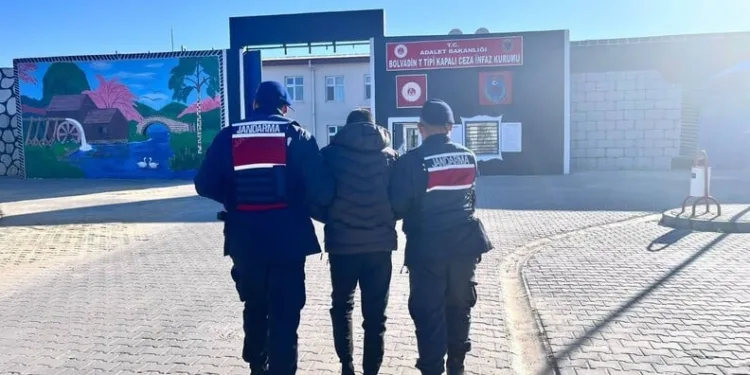 İzmir’de kaçakçılık operasyonu: 3 tutuklama