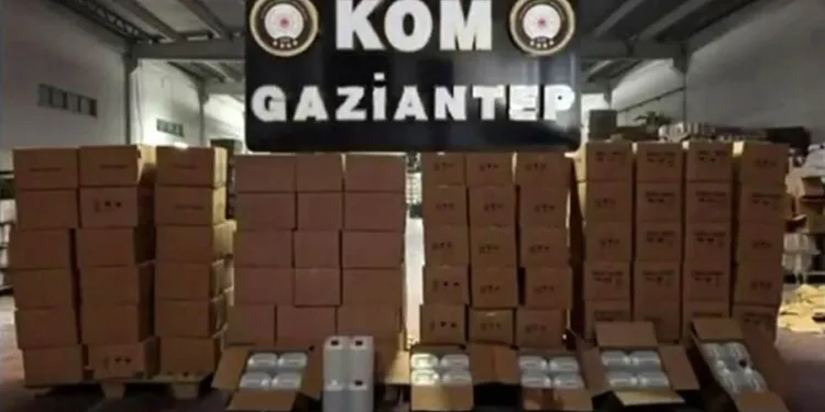 Yolun karşı tarafına geçmek isterken 2 aracın çarptığı adam hayatını kaybetti