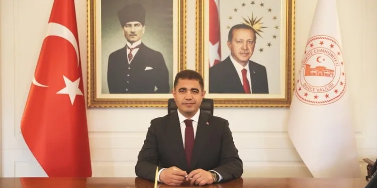 Yolun karşı tarafına geçmek isterken 2 aracın çarptığı adam hayatını kaybetti