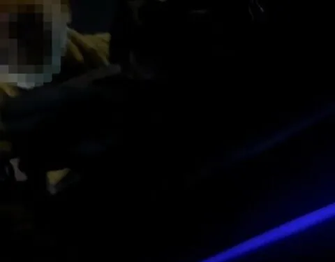 Yolun karşı tarafına geçmek isterken 2 aracın çarptığı adam hayatını kaybetti