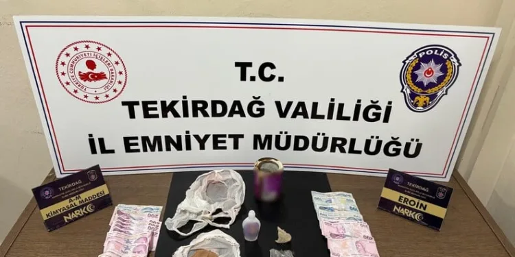 Yolun karşı tarafına geçmek isterken 2 aracın çarptığı adam hayatını kaybetti