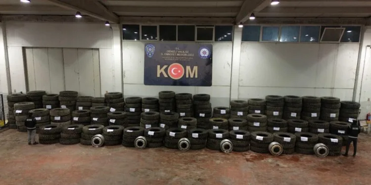‘Karşılıksız çek’ firarisi Konak’ta yakalandı
