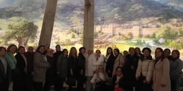 Balkondan düşen kadın hayatını kaybetti