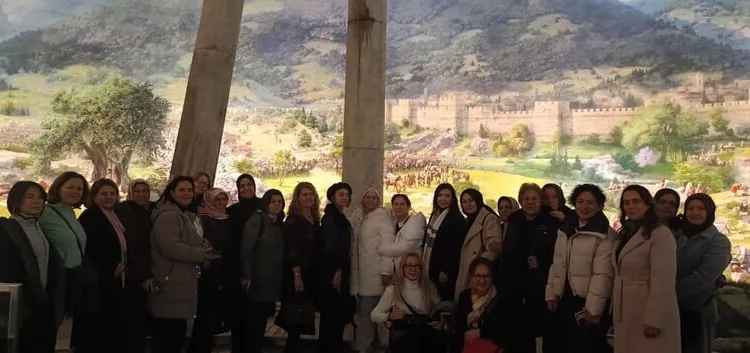 Balkondan düşen kadın hayatını kaybetti