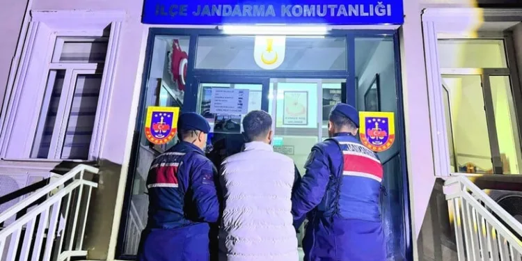 Balkondan düşen kadın hayatını kaybetti