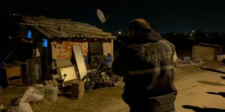 Balkondan düşen kadın hayatını kaybetti