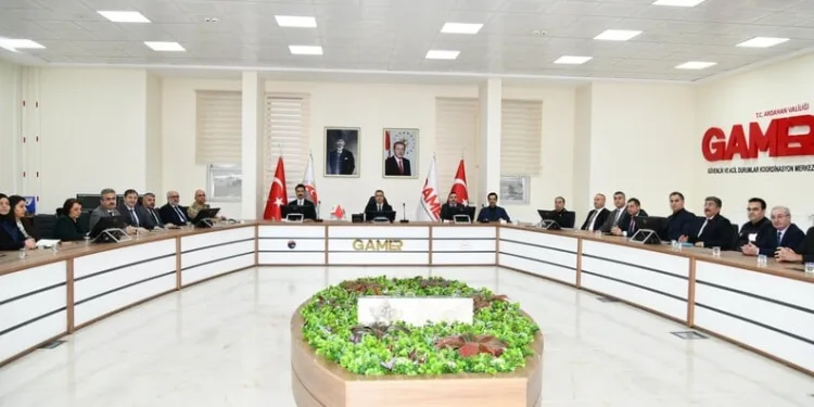 Balkondan düşen kadın hayatını kaybetti