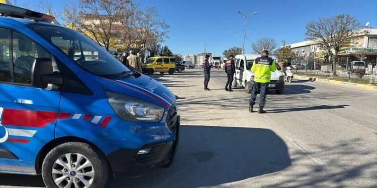 Balkondan düşen kadın hayatını kaybetti
